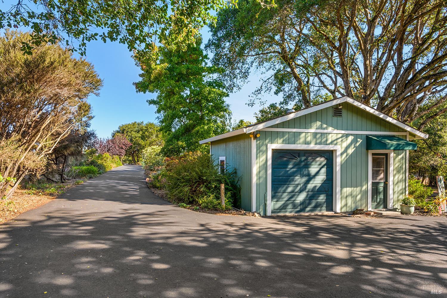 690 Palm Avenue Penngrove CA 94951
