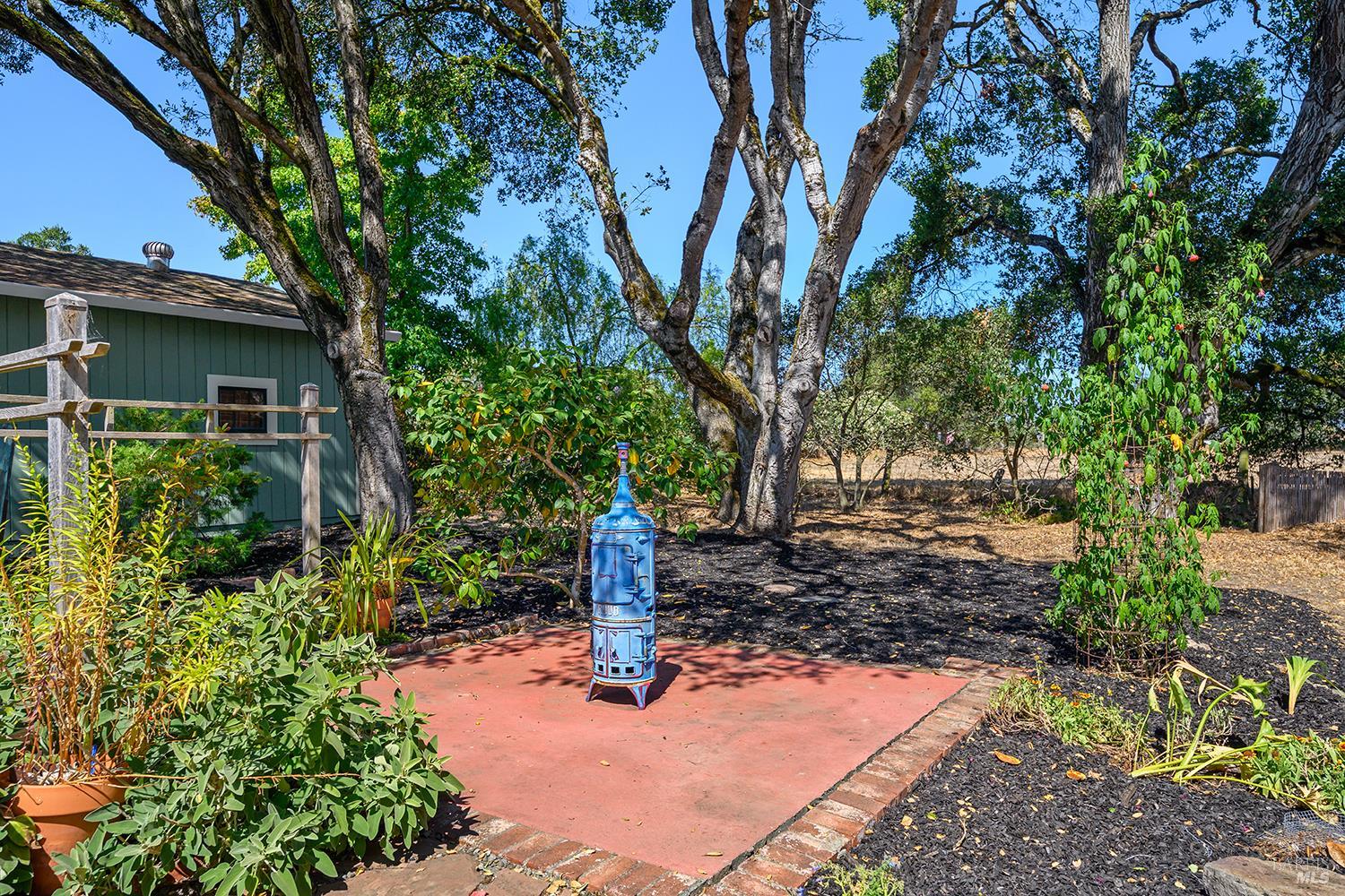 690 Palm Avenue Penngrove CA 94951