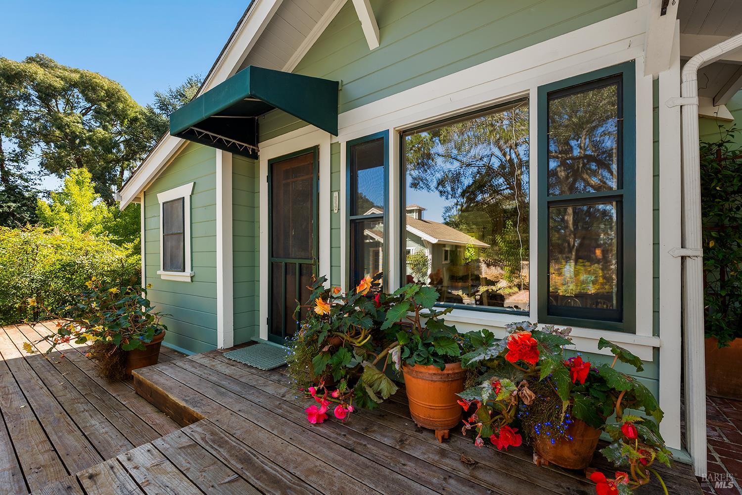 690 Palm Avenue Penngrove CA 94951