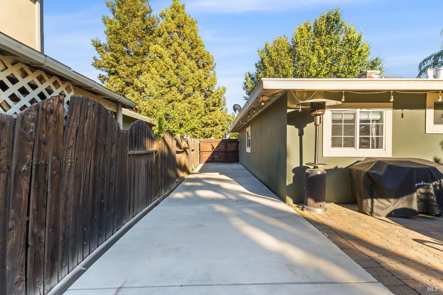 613 N Adams Street Dixon CA 95620