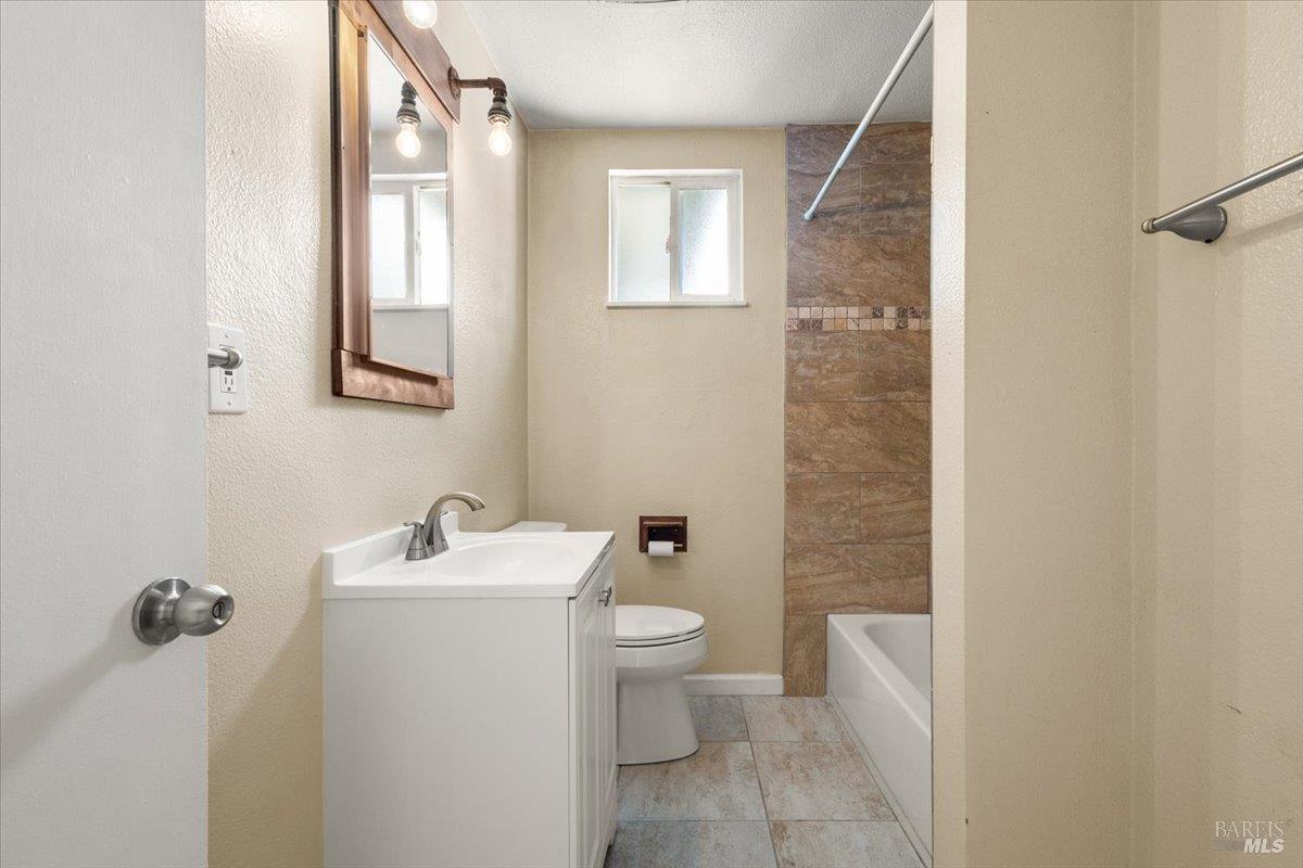 232 Twin Oaks Way Healdsburg CA 95448