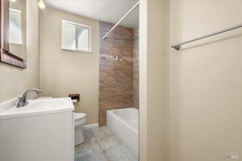 232 Twin Oaks Way Healdsburg CA 95448