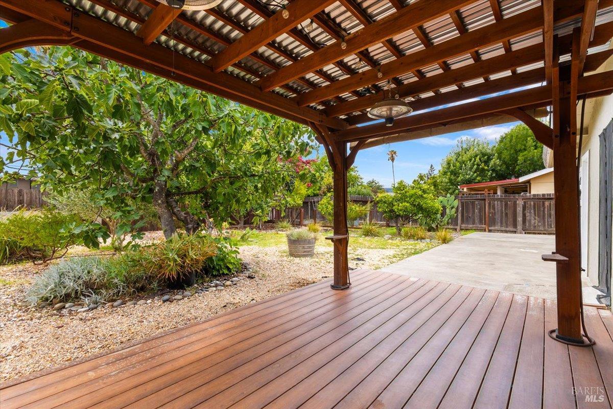 232 Twin Oaks Way Healdsburg CA 95448