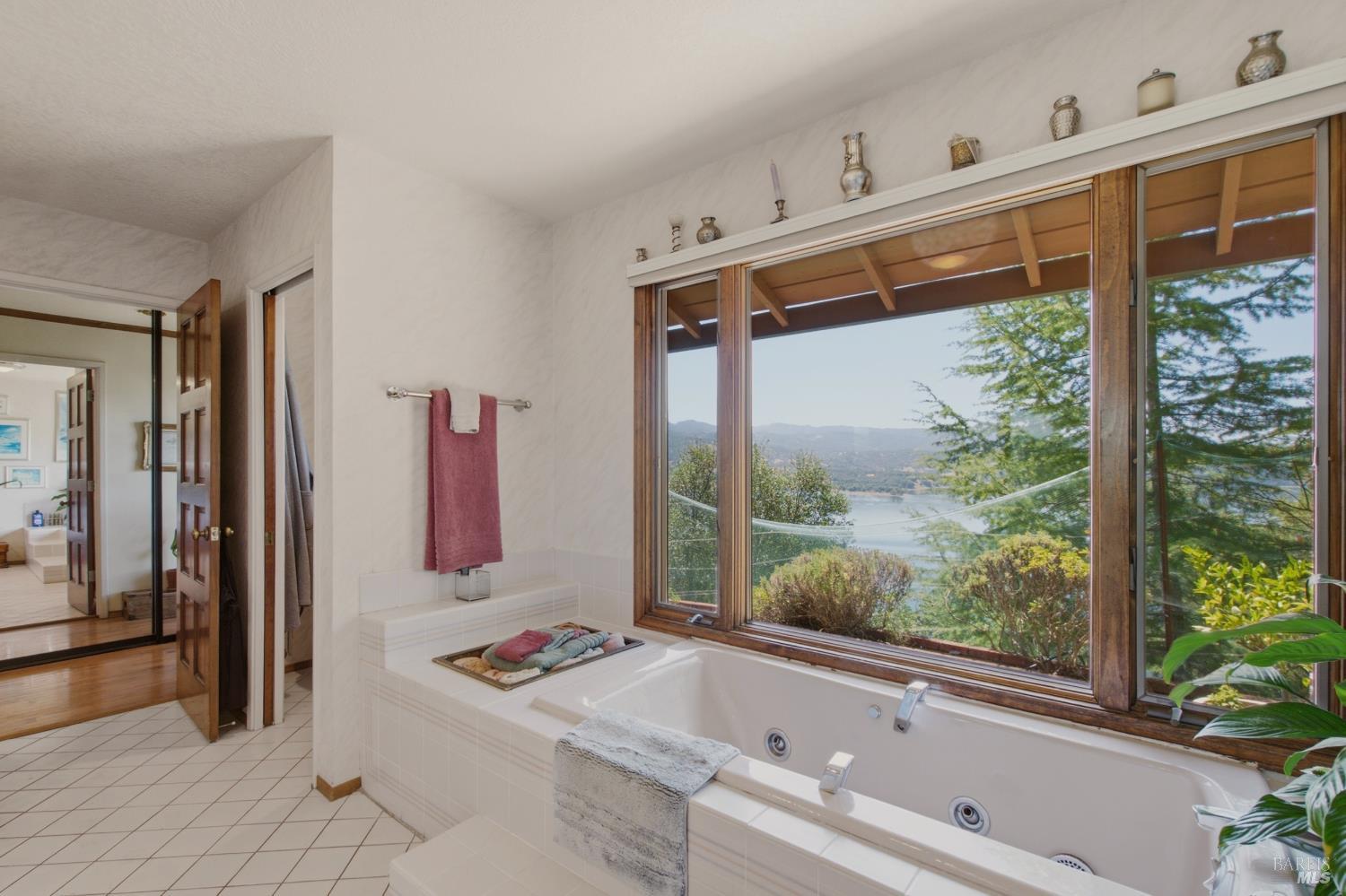 5301 Lake Ridge Drive Ukiah CA 95482