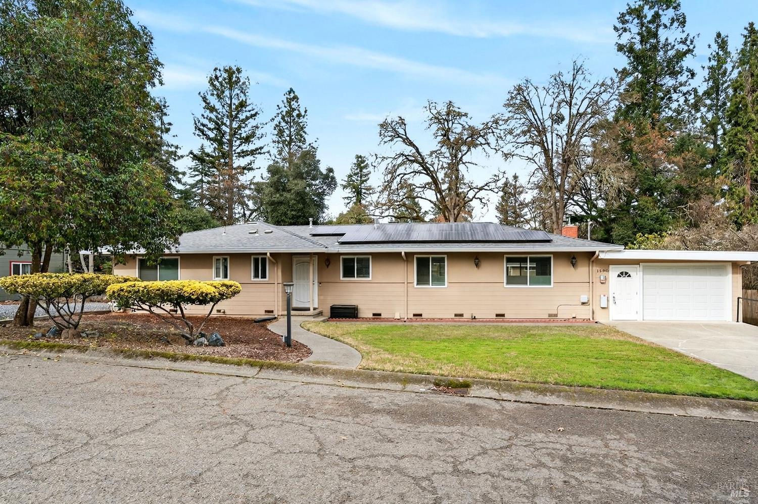 1580 Glenwood Drive Ukiah CA 95482