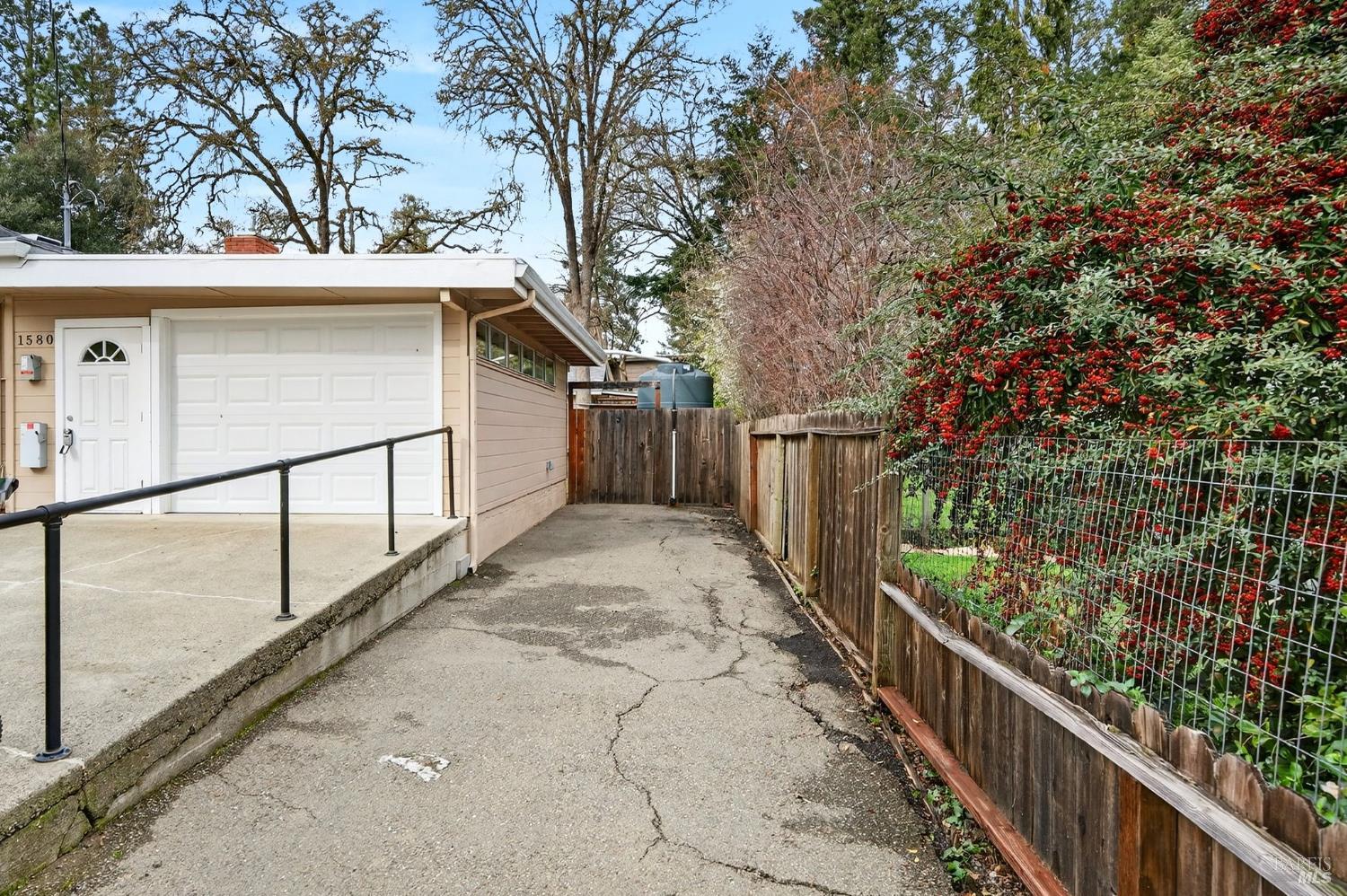 1580 Glenwood Drive Ukiah CA 95482