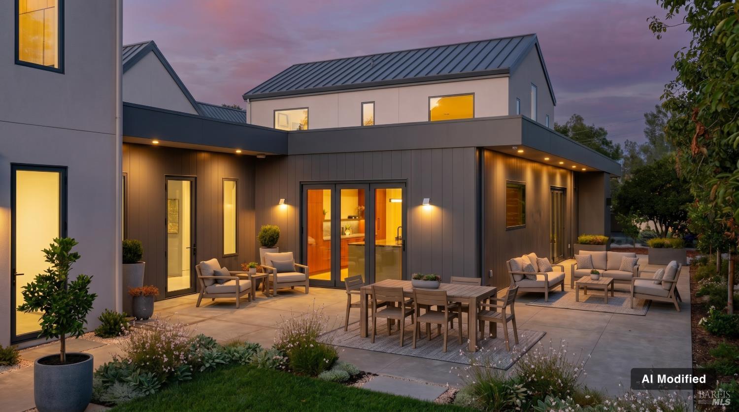 983 Grove Street Healdsburg CA 95448