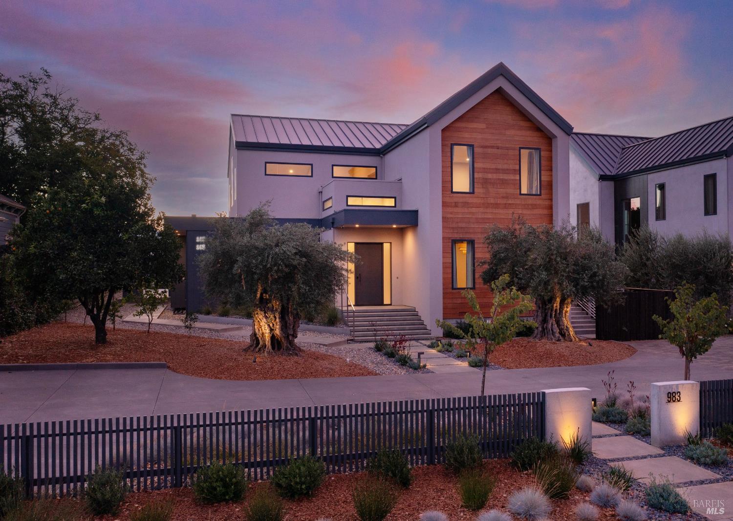 983 Grove Street Healdsburg CA 95448