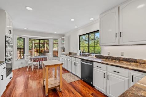 424 Greens Drive Healdsburg CA 95448