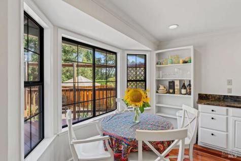 424 Greens Drive Healdsburg CA 95448