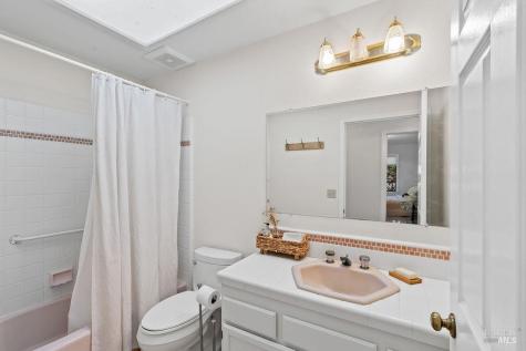 424 Greens Drive Healdsburg CA 95448