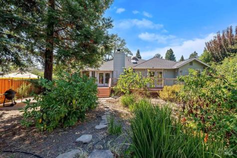 424 Greens Drive Healdsburg CA 95448
