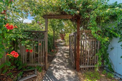 424 Greens Drive Healdsburg CA 95448