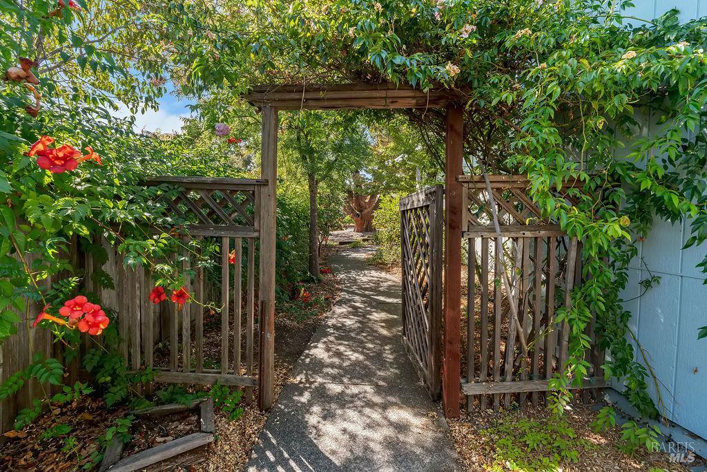 424 Greens Drive Healdsburg CA 95448