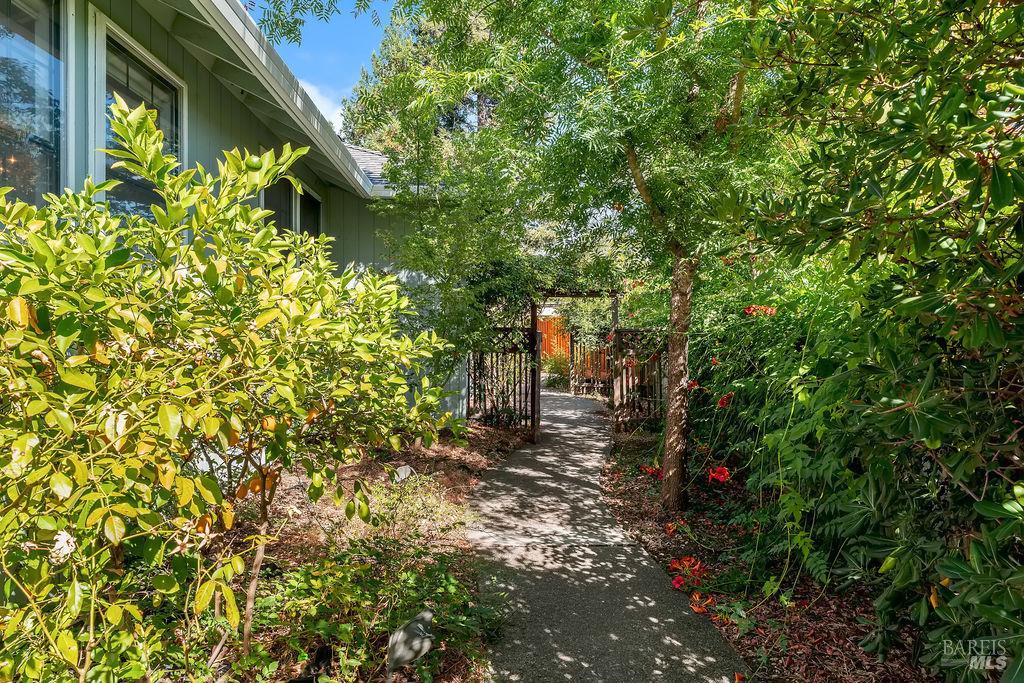 424 Greens Drive Healdsburg CA 95448