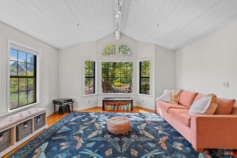 424 Greens Drive Healdsburg CA 95448