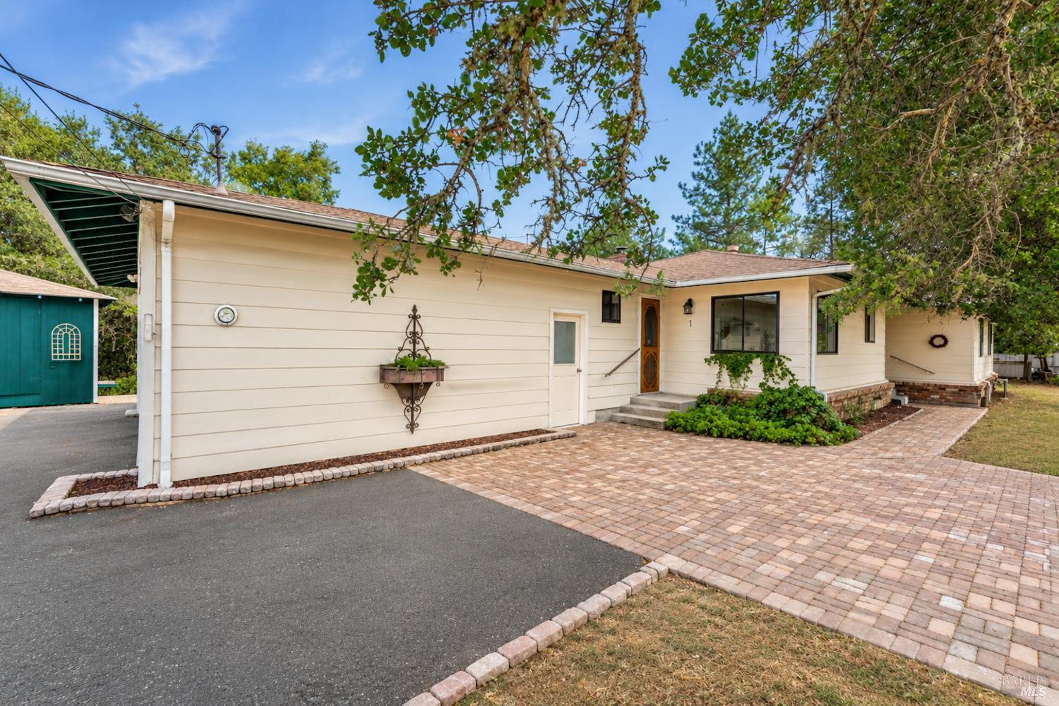 1921 Ridge Road Ukiah CA 95482