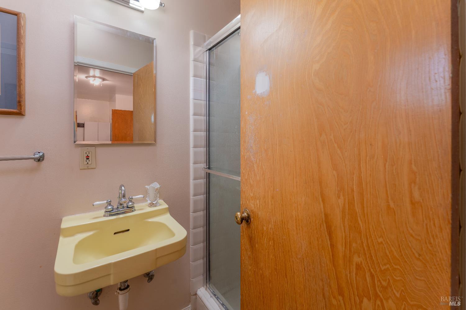 1921 Ridge Road Ukiah CA 95482