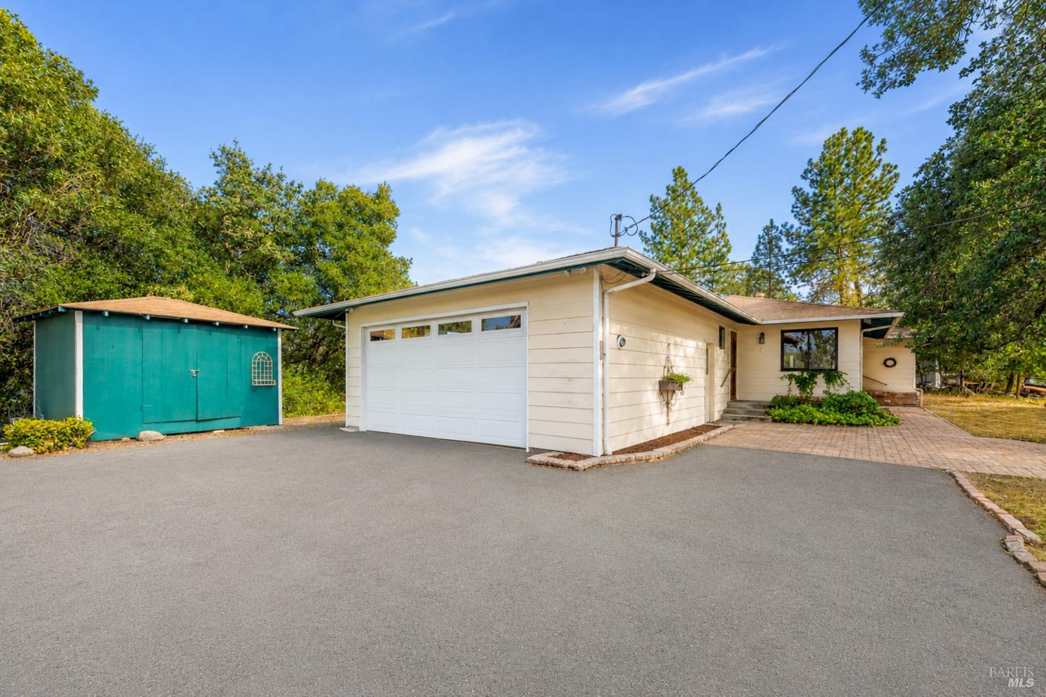 1921 Ridge Road Ukiah CA 95482