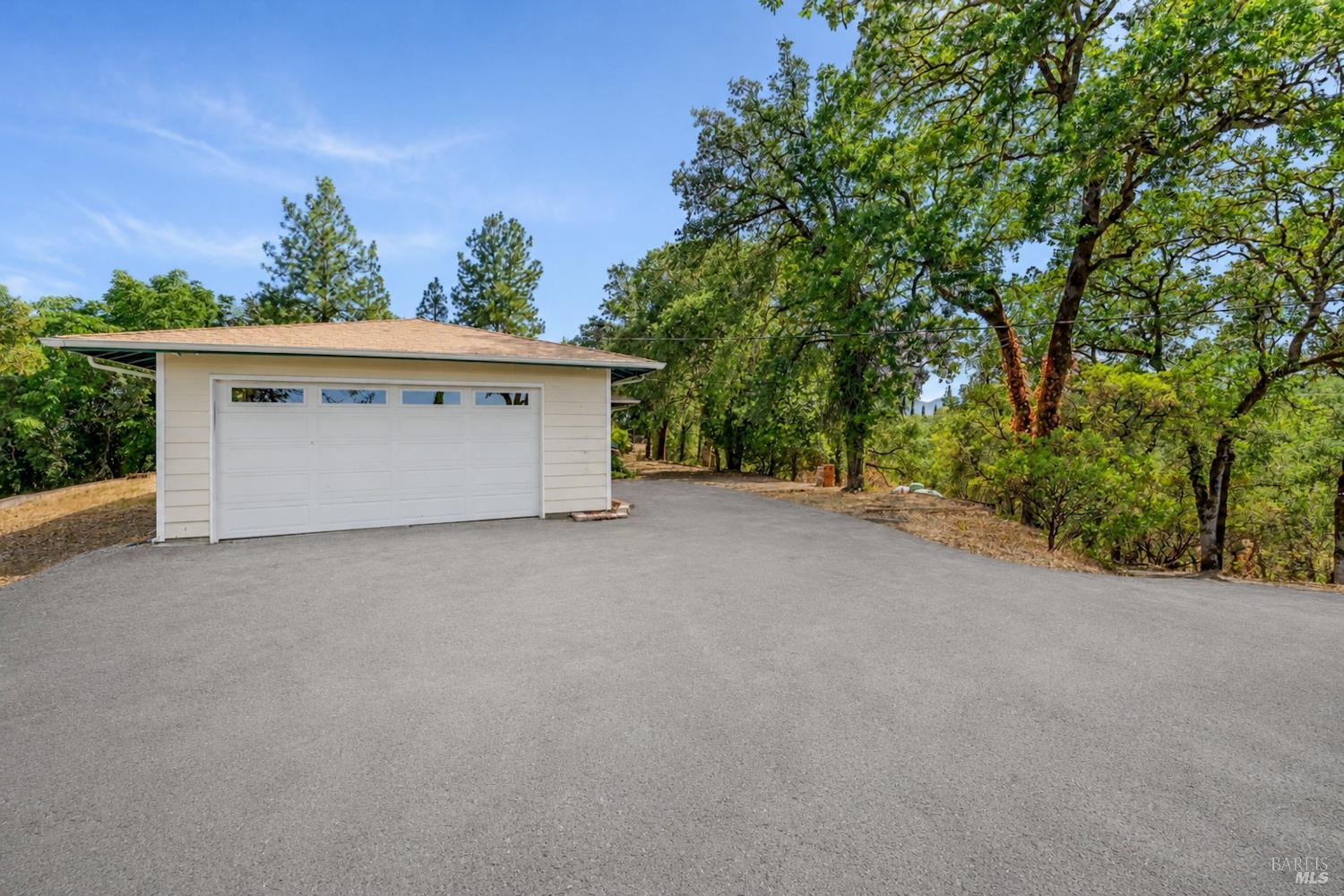 1921 Ridge Road Ukiah CA 95482