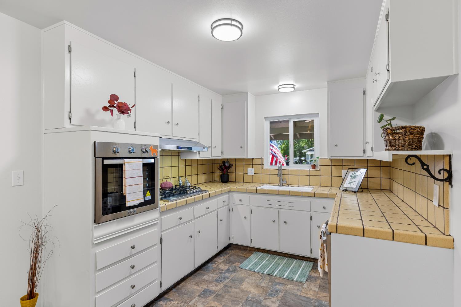 301 Rosa Avenue Winters CA 95694