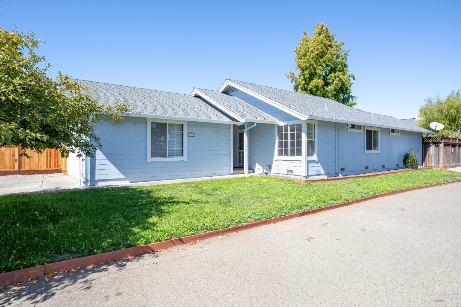 1621 Woodhue Avenue Santa Rosa CA 95403