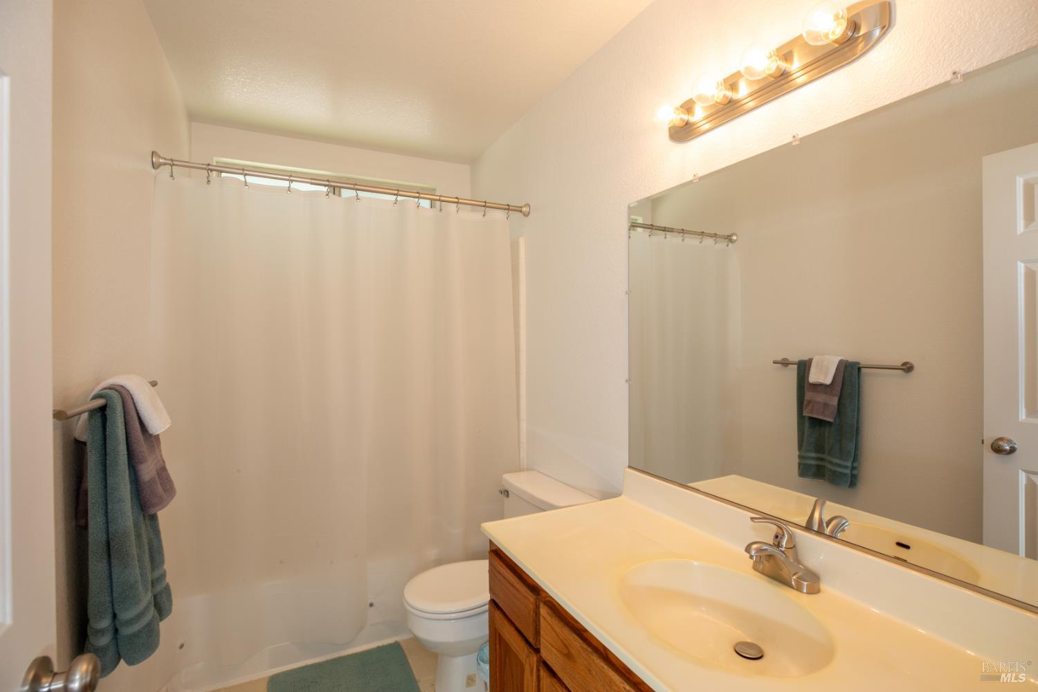 1621 Woodhue Avenue Santa Rosa CA 95403