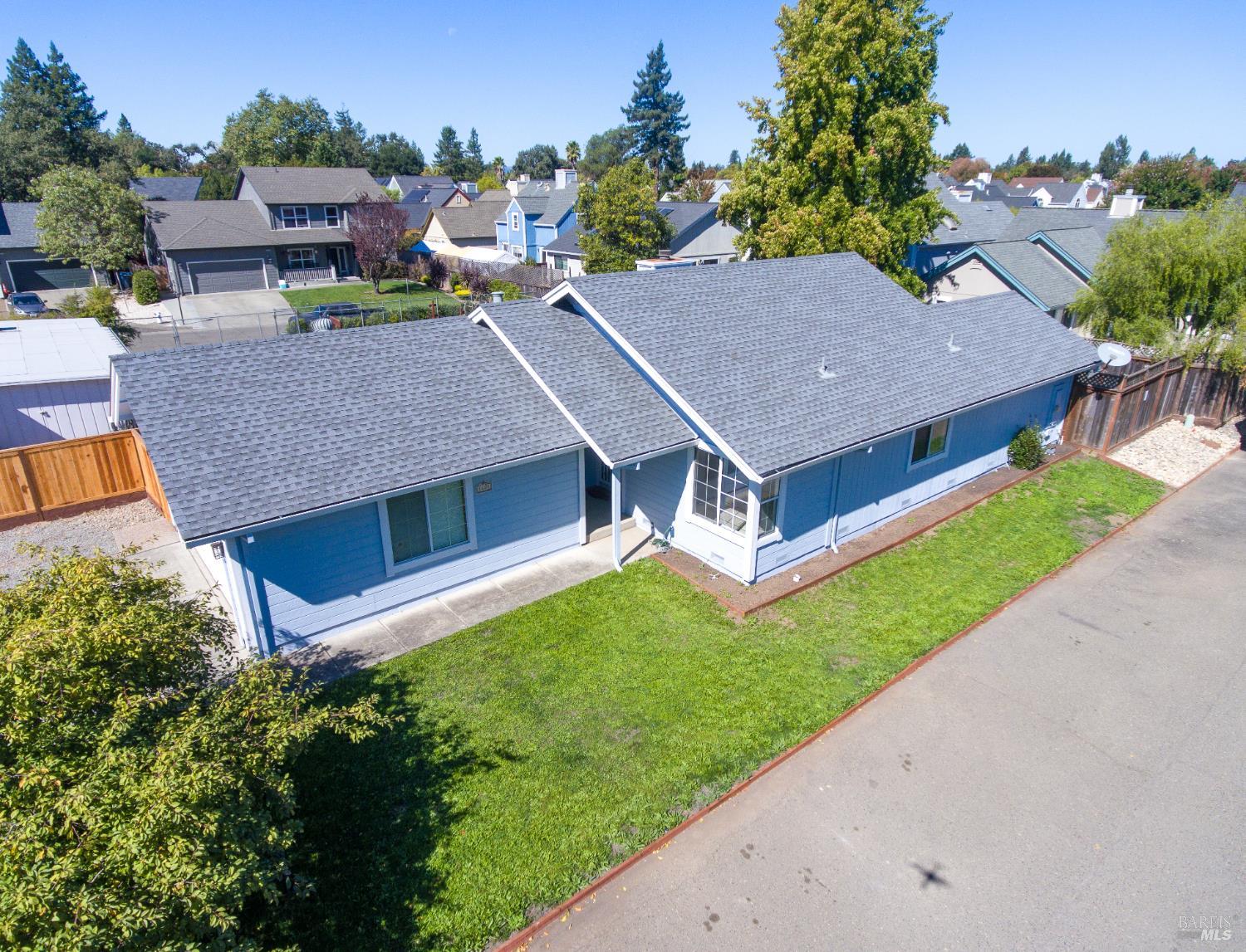 1621 Woodhue Avenue Santa Rosa CA 95403