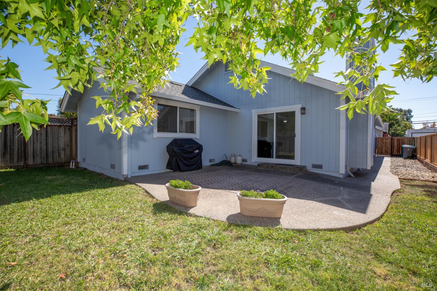 1621 Woodhue Avenue Santa Rosa CA 95403
