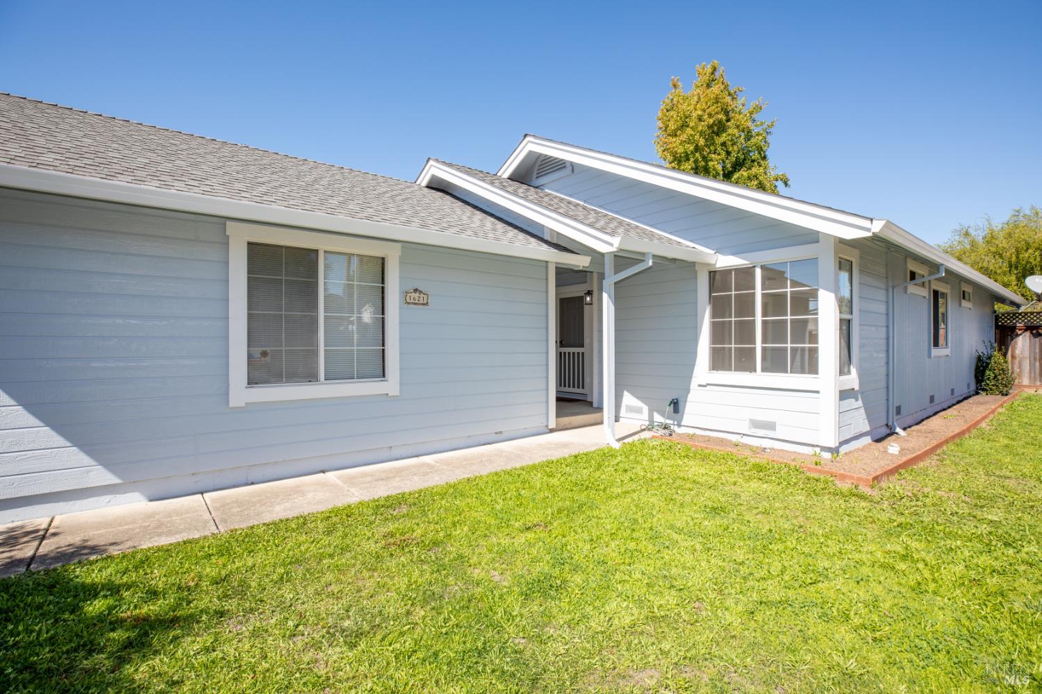 1621 Woodhue Avenue Santa Rosa CA 95403