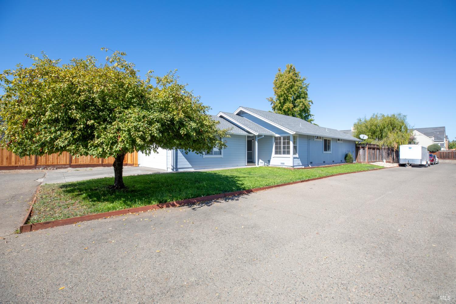 1621 Woodhue Avenue Santa Rosa CA 95403