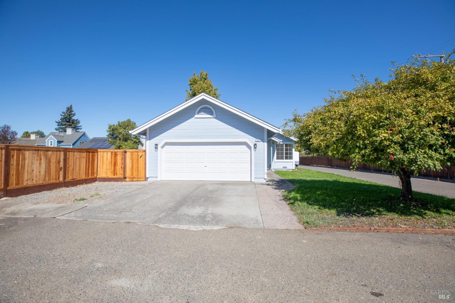 1621 Woodhue Avenue Santa Rosa CA 95403
