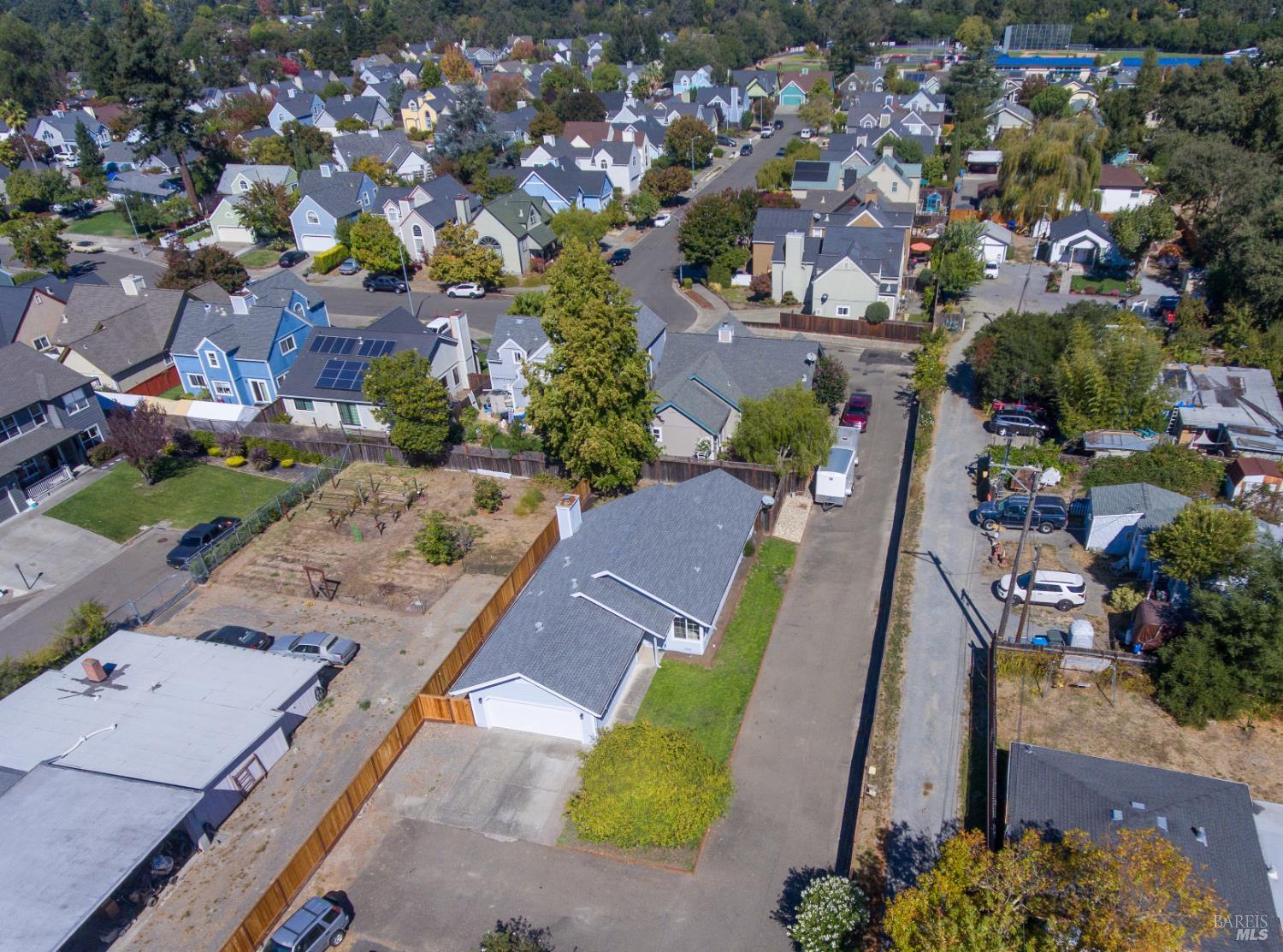 1621 Woodhue Avenue Santa Rosa CA 95403