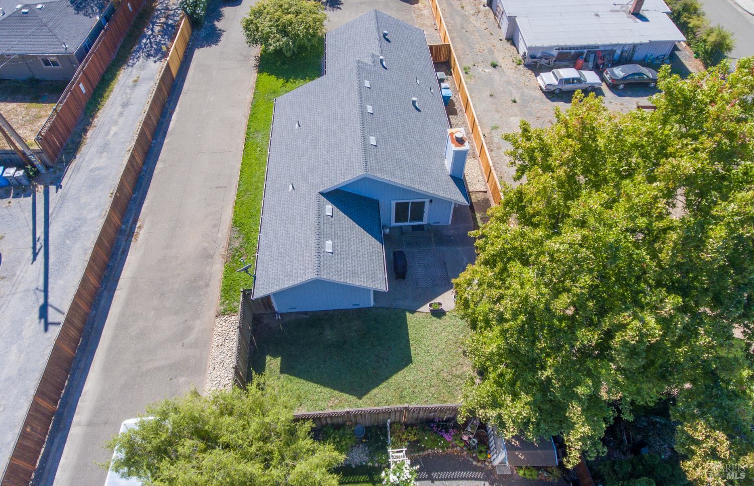1621 Woodhue Avenue Santa Rosa CA 95403