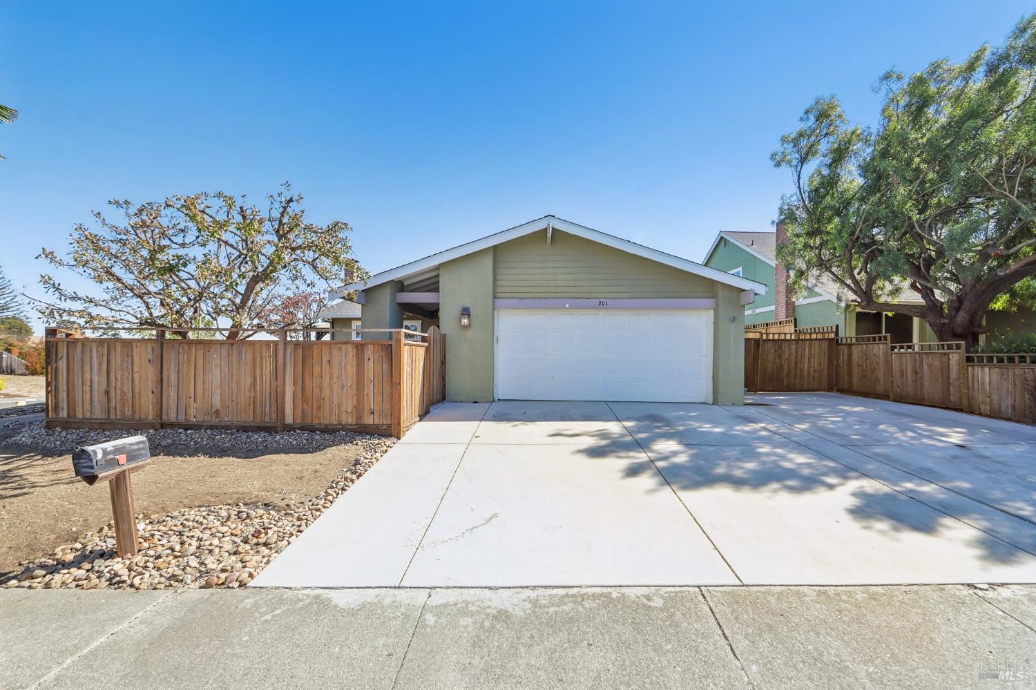 201 Radnor Court Benicia CA 94510