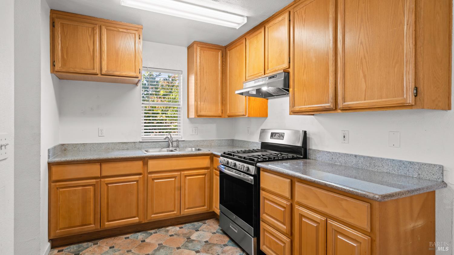 989 Kingwood Street Santa Rosa CA 95401