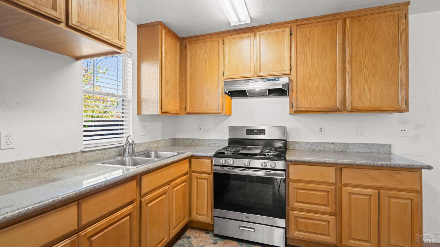989 Kingwood Street Santa Rosa CA 95401