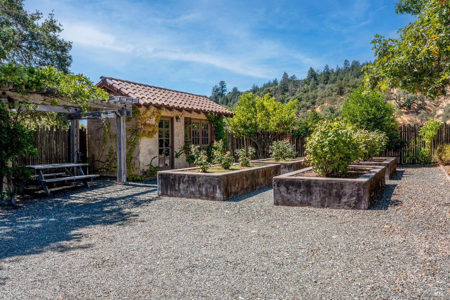 800-850 Boonville Road Ukiah CA 95482