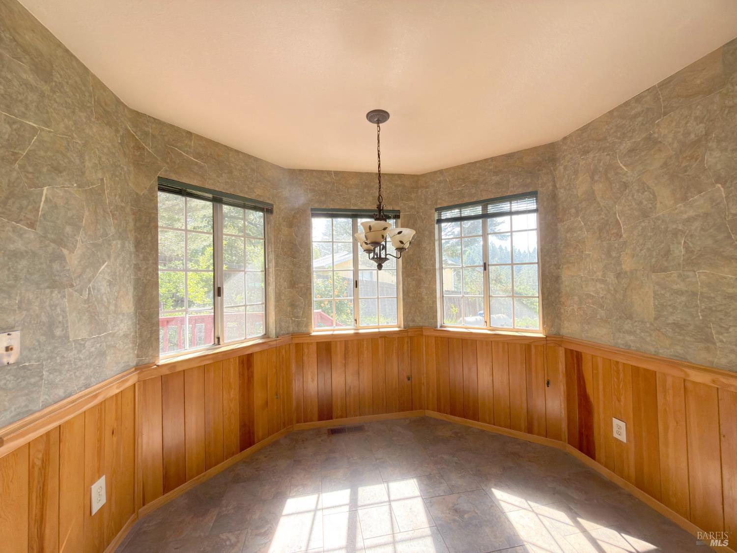 27009 Hawk Court Willits CA 95490