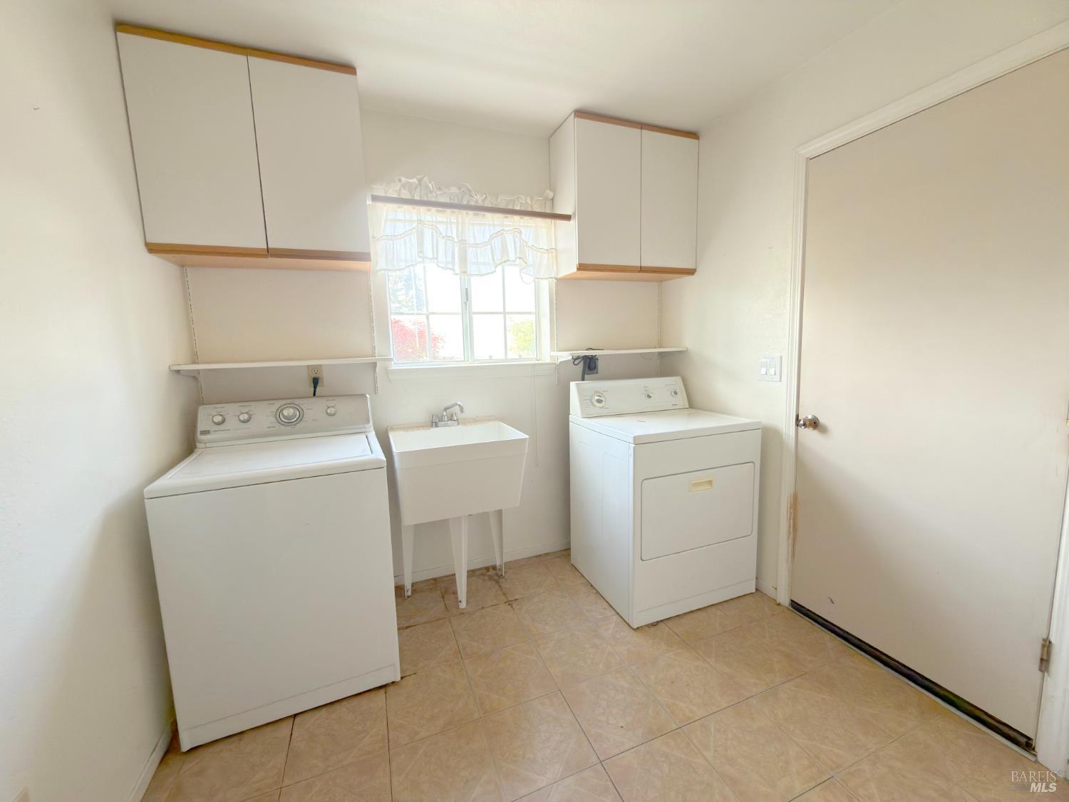 27009 Hawk Court Willits CA 95490