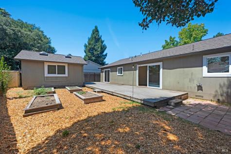 1824 Fenwick Place Santa Rosa CA 95401