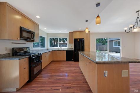 1824 Fenwick Place Santa Rosa CA 95401