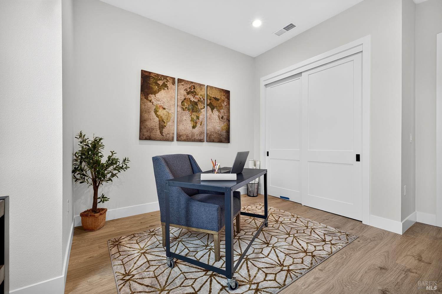 1925 Carlile Place Santa Rosa CA 95403