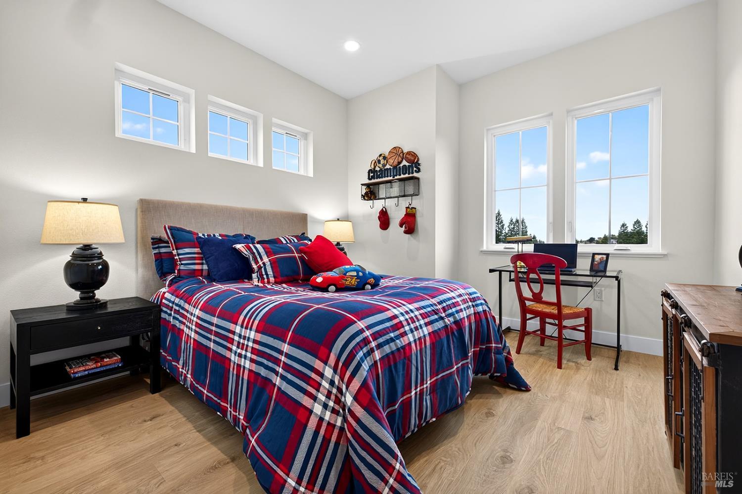 1925 Carlile Place Santa Rosa CA 95403