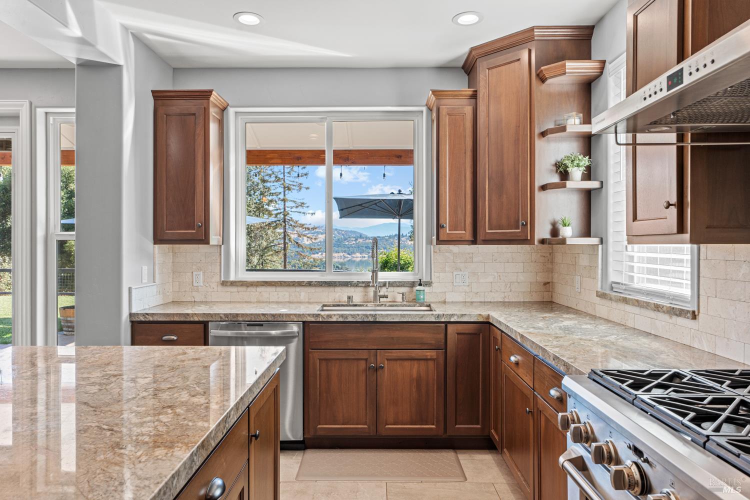4561 Lake Ridge Road Ukiah CA 95482