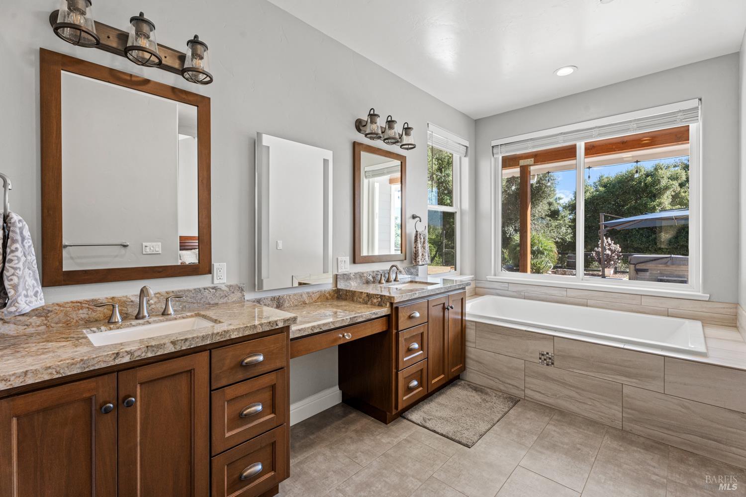 4561 Lake Ridge Road Ukiah CA 95482