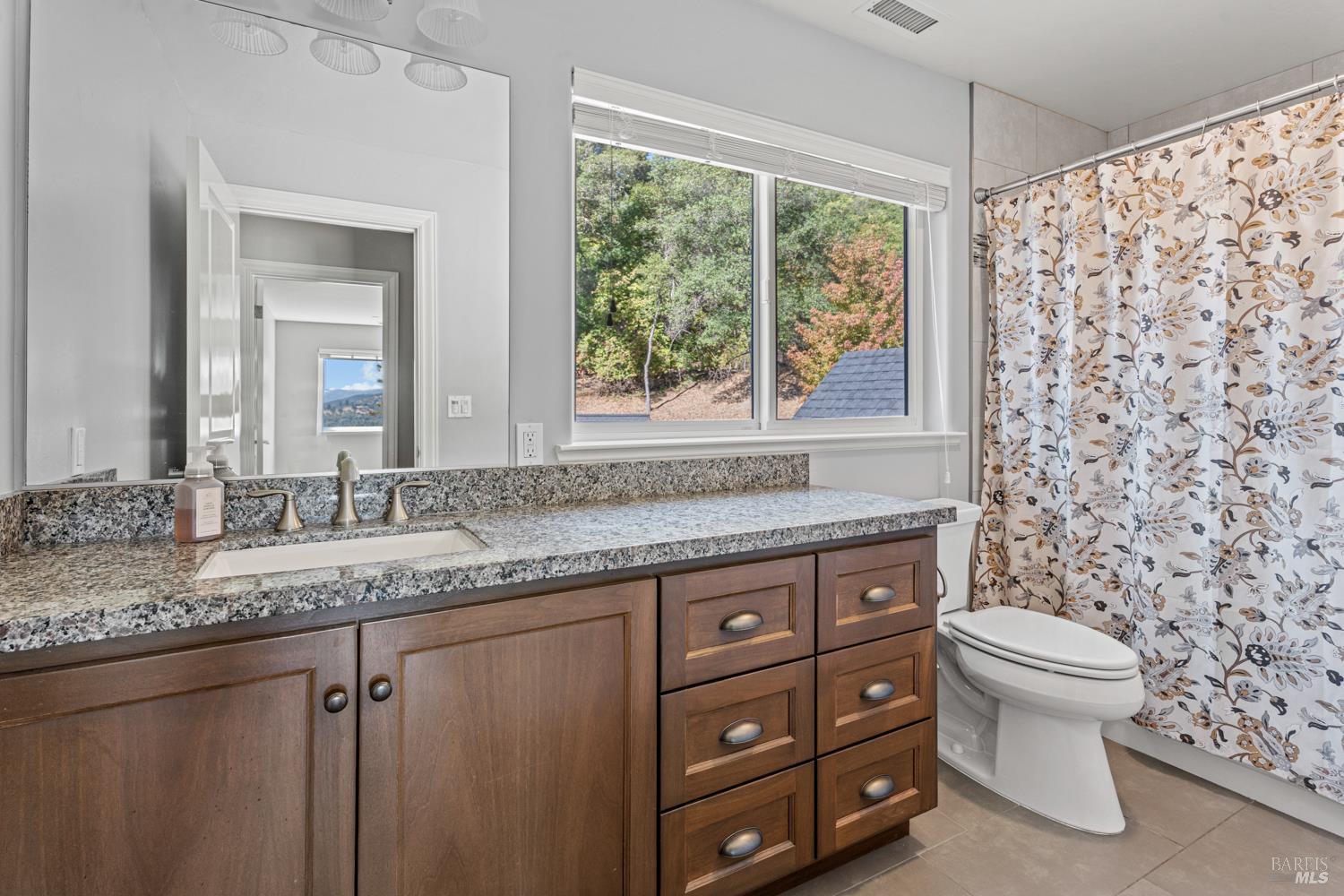 4561 Lake Ridge Road Ukiah CA 95482