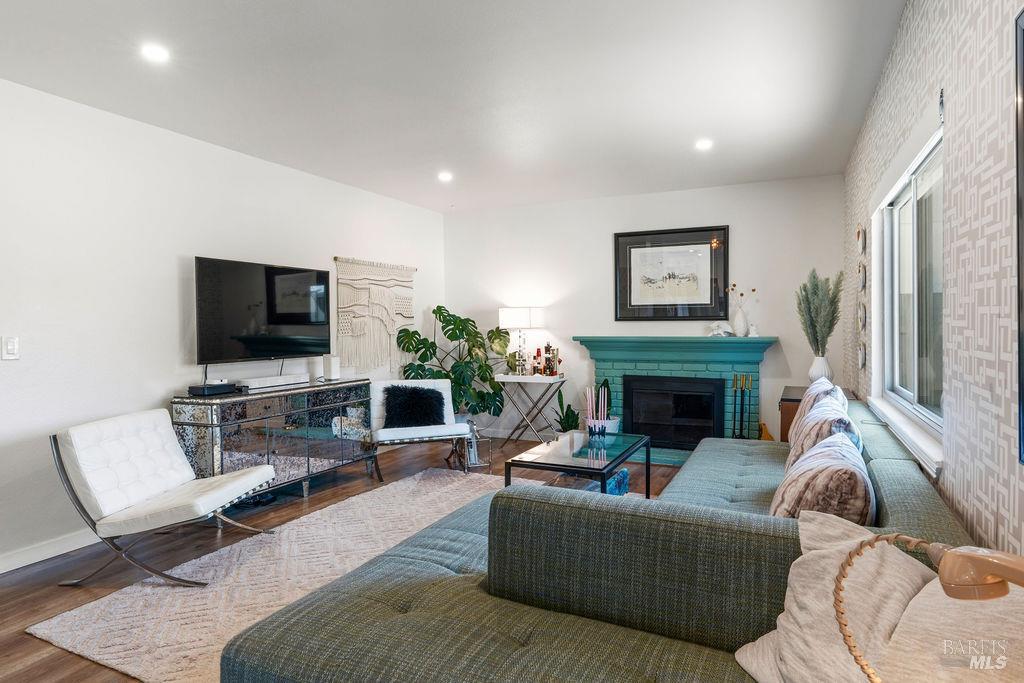 8633 Lancaster Drive Rohnert Park CA 94928