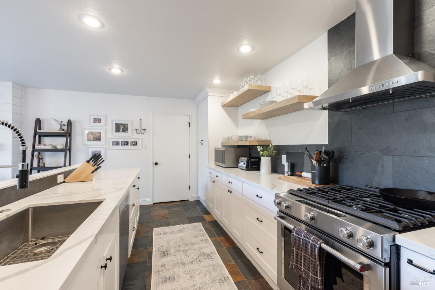 5914 Channel Drive Santa Rosa CA 95409