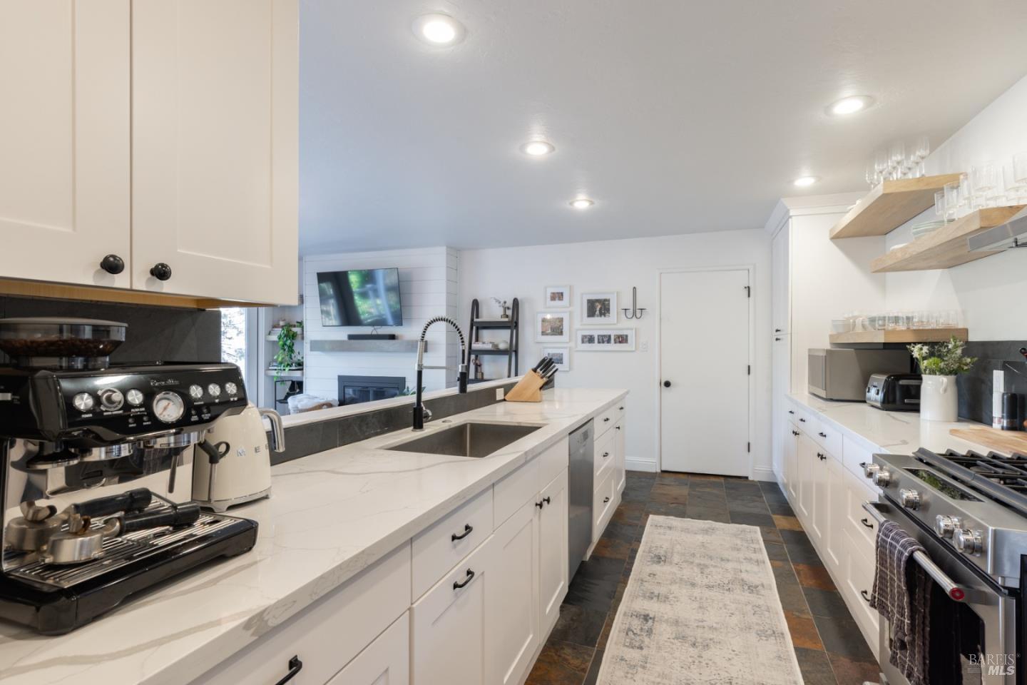 5914 Channel Drive Santa Rosa CA 95409